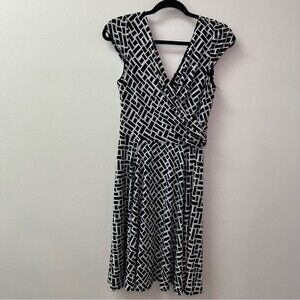 White House Black Market Short Sleeve VNeck Dress Size 8